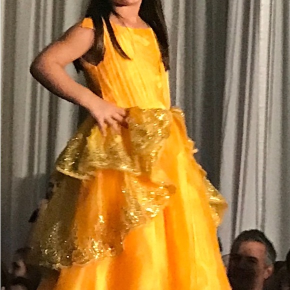 Belle inspired dress perfect for Halloween. Handmade and worn once size 6 girls - Picture 2 of 2